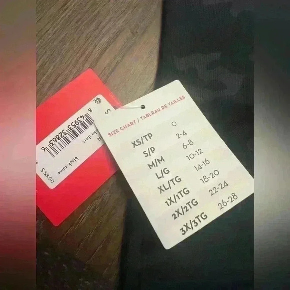 NWT SPANX Look at Me Now Bike Short Size S - Picture 5 of 6